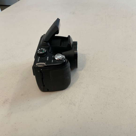 Sanyo VPC-E2100 Digital Camera For Parts Only - Picture 12 of 15